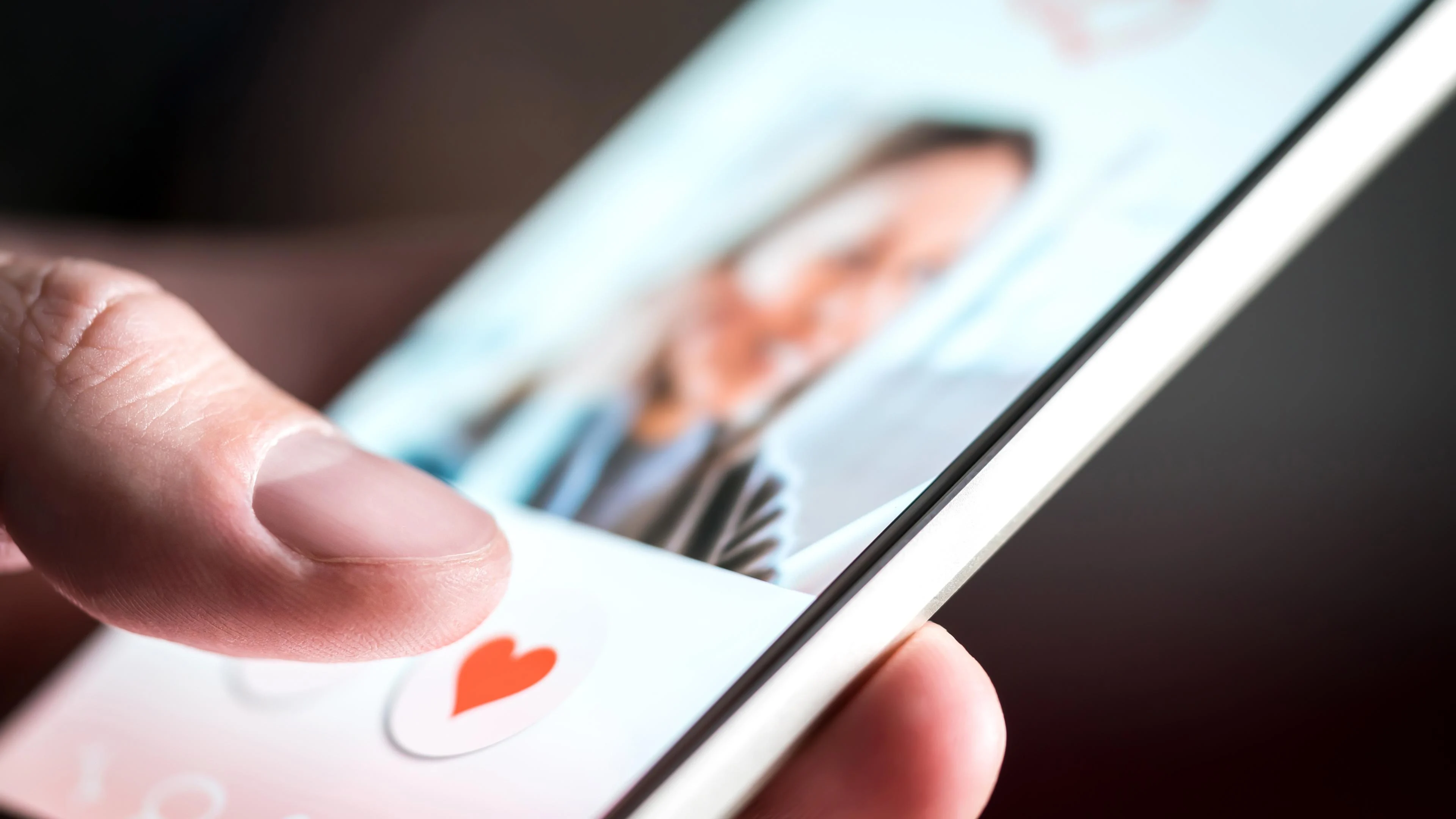 Gang usa Tinder para burlar e assaltar vítimas no Brasil